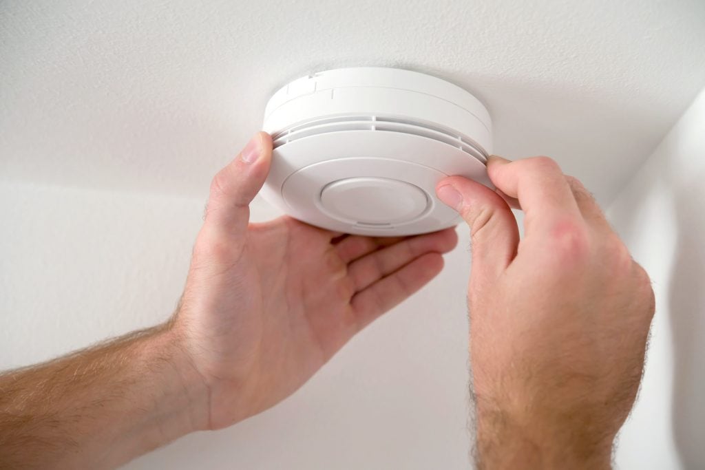How to change a smoke alarm battery